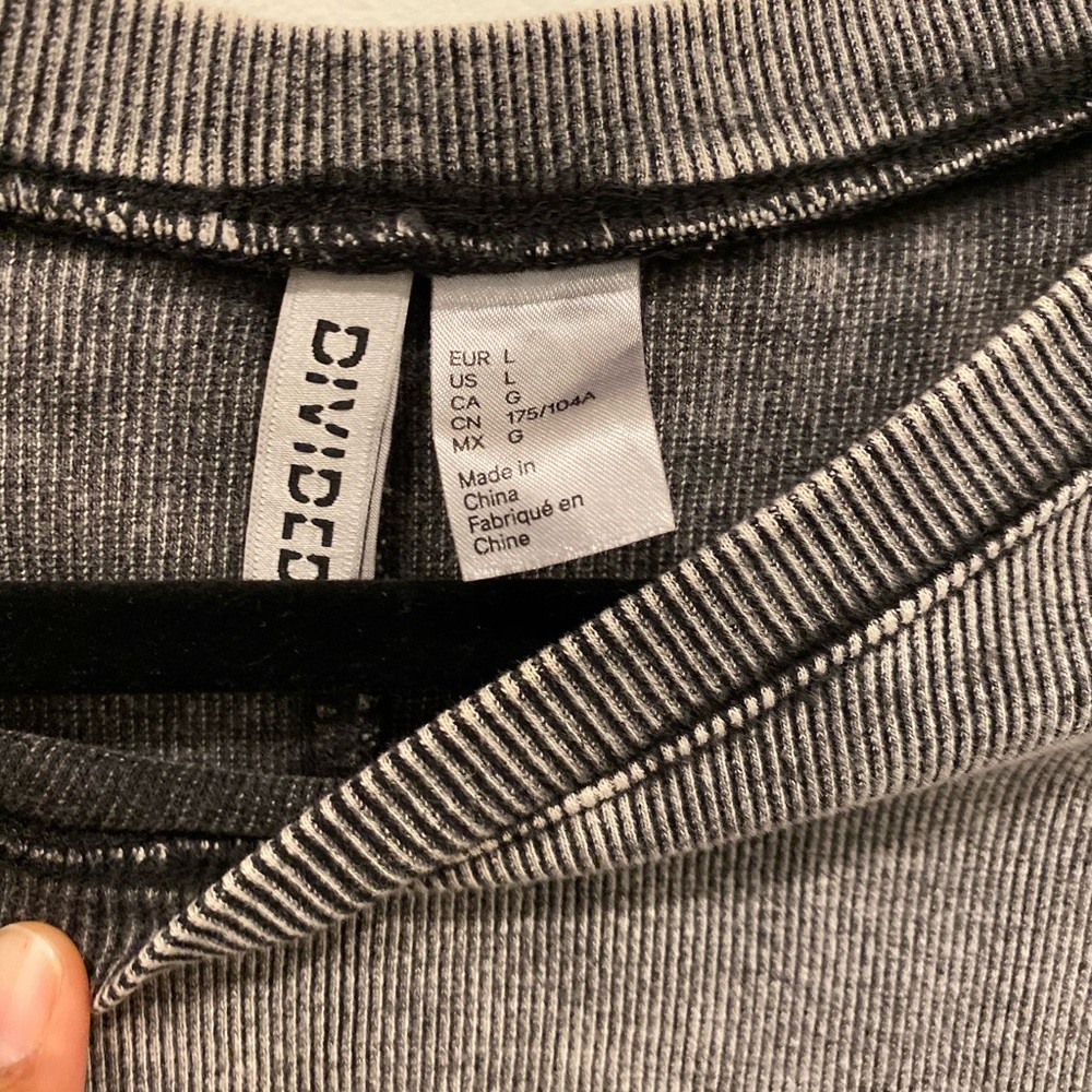 H&M Divided Crop Top